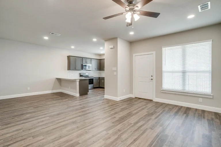 1 - Living & Dining Room (1) - 440S