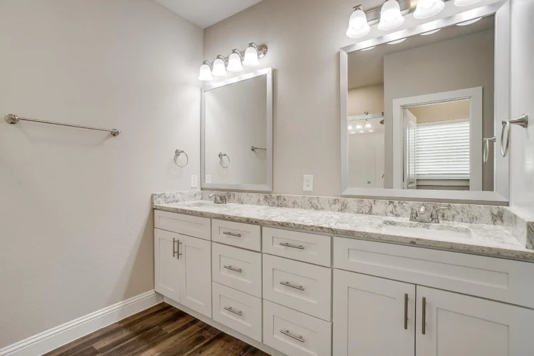 30 - Master Bathroom (3) - 440S